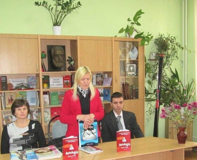 renata-si-daniel-verejanu-prezinta-22relief-stelar22-la-biblioteca-22hristo-botev22-din-chisinau.-24-octombrie-2016